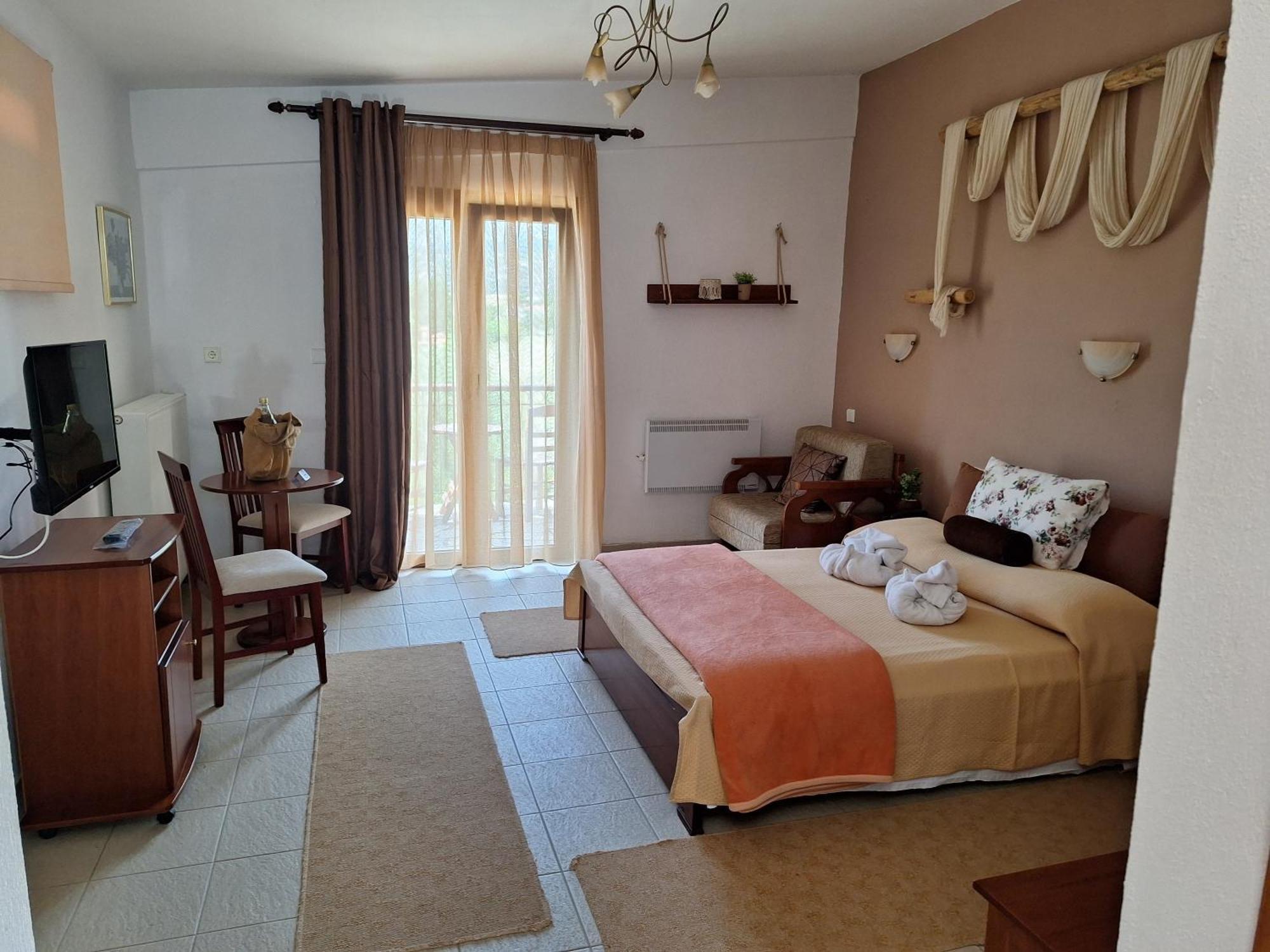 Hotel Metoxi Spilia  Экстерьер фото
